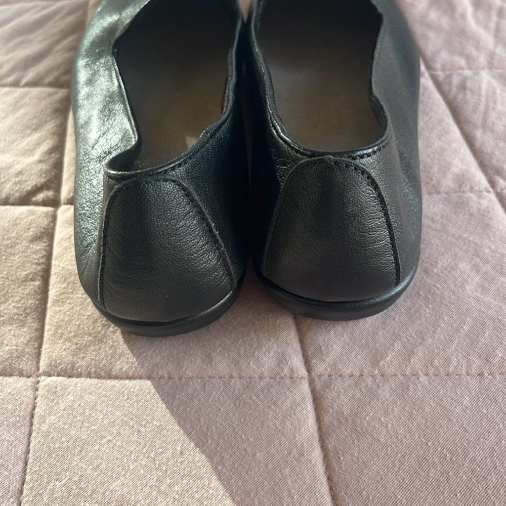 AEROSOLES Black Leather Flats - Picture 4 of 6